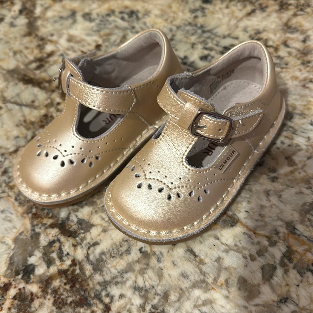 L’Amour Ruthie NIB Toddler 5 Hold T-Strap Mary Jane Shoe